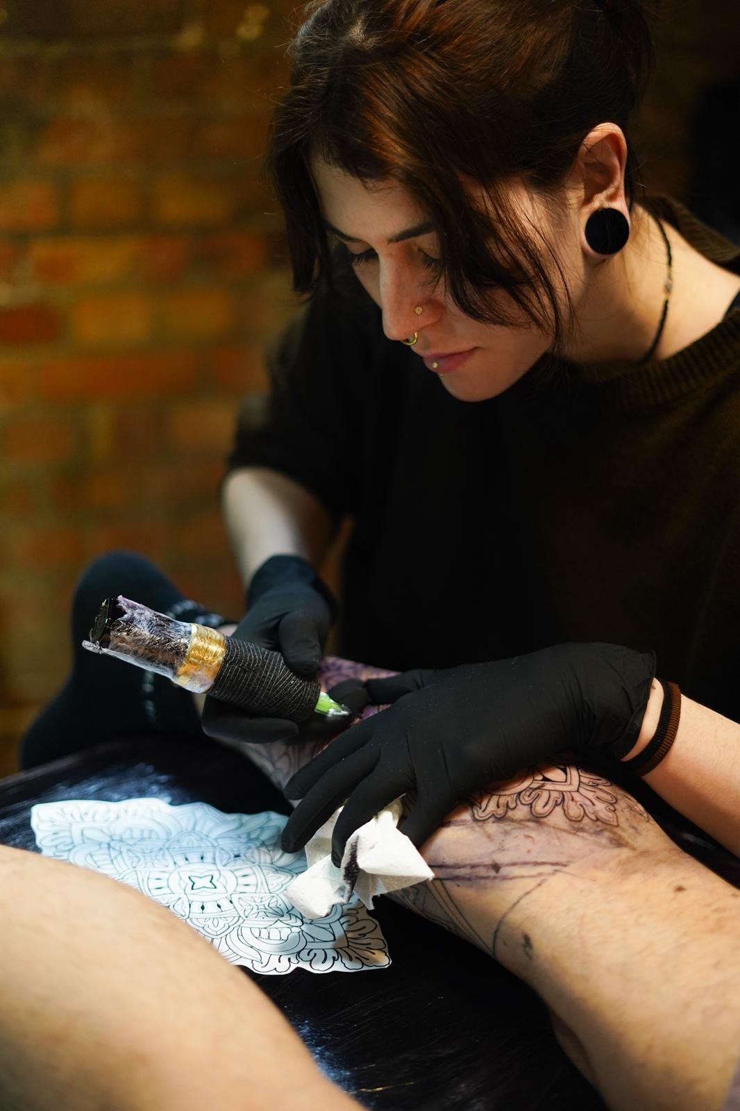 Carou Chiarelli, tattoo artist